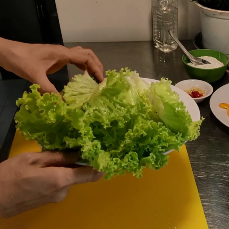 Bước 1 Sơ chế các nguyên liệu Cá trứng chiên nước mắm