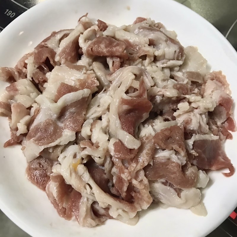 Bước 1 Sơ chế nguyên liệu Thịt bò xào bông thiên lý