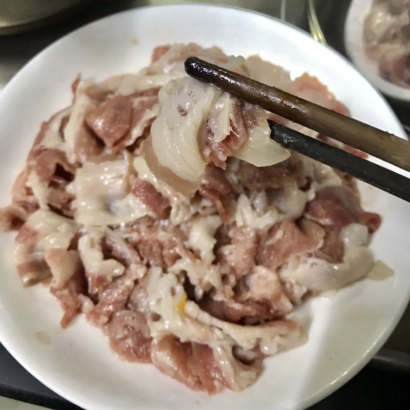Bước 1 Sơ chế nguyên liệu Thịt bò xào bông thiên lý