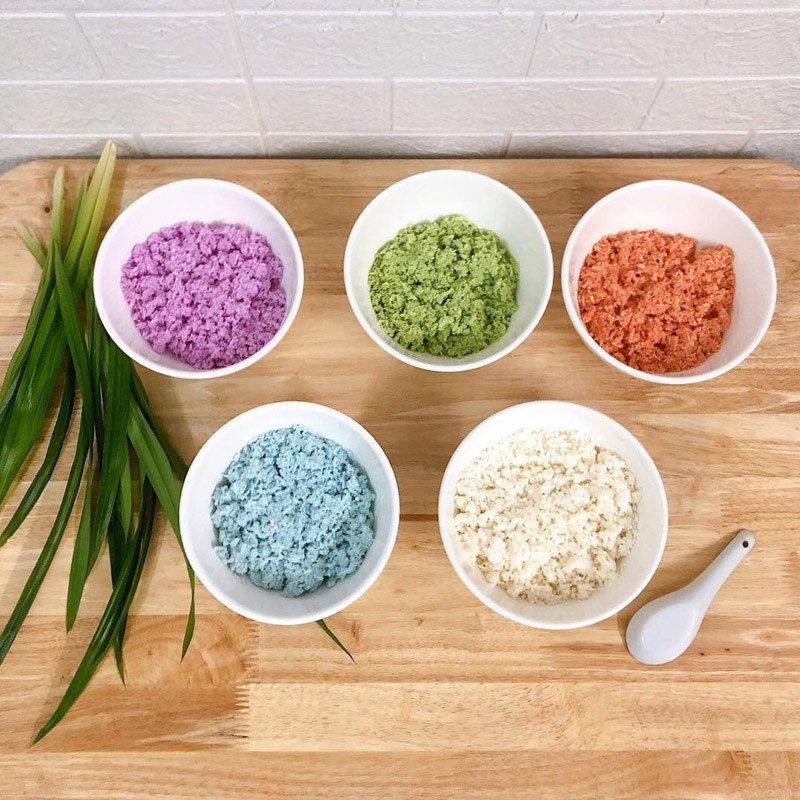 Bước 1 Sơ chế các nguyên liệu Bánh tằm khoai mì (Công thức được chia sẻ từ người dùng)