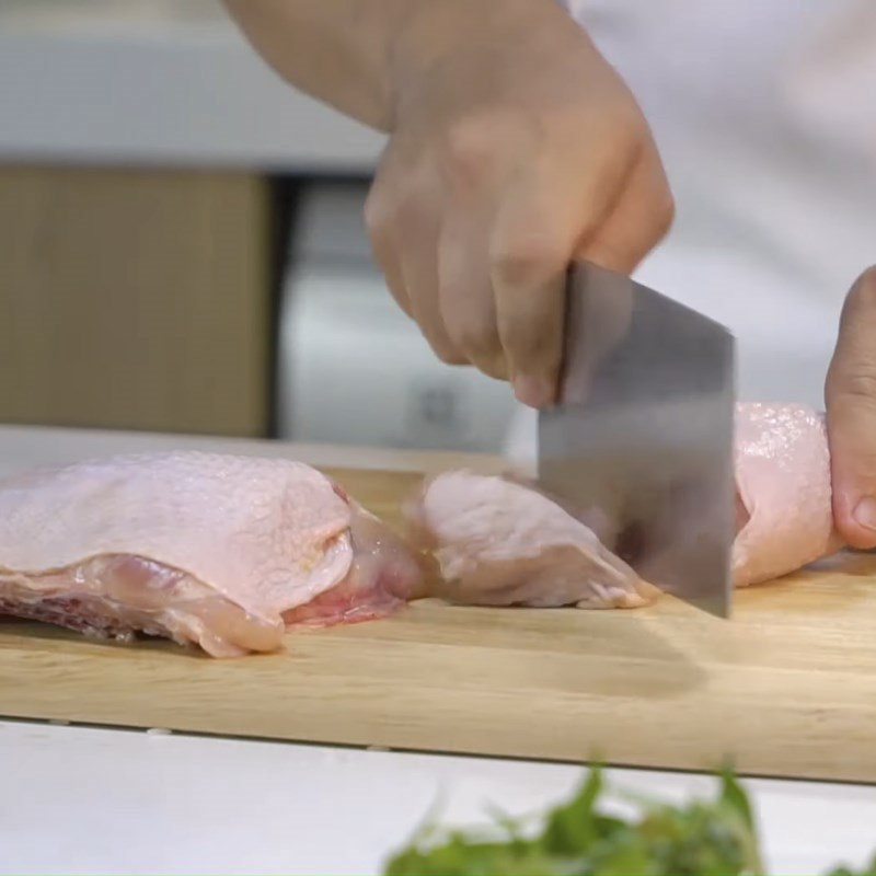 Bước 1 Sơ chế các nguyên liệu Cơm gà BBQ phô mai