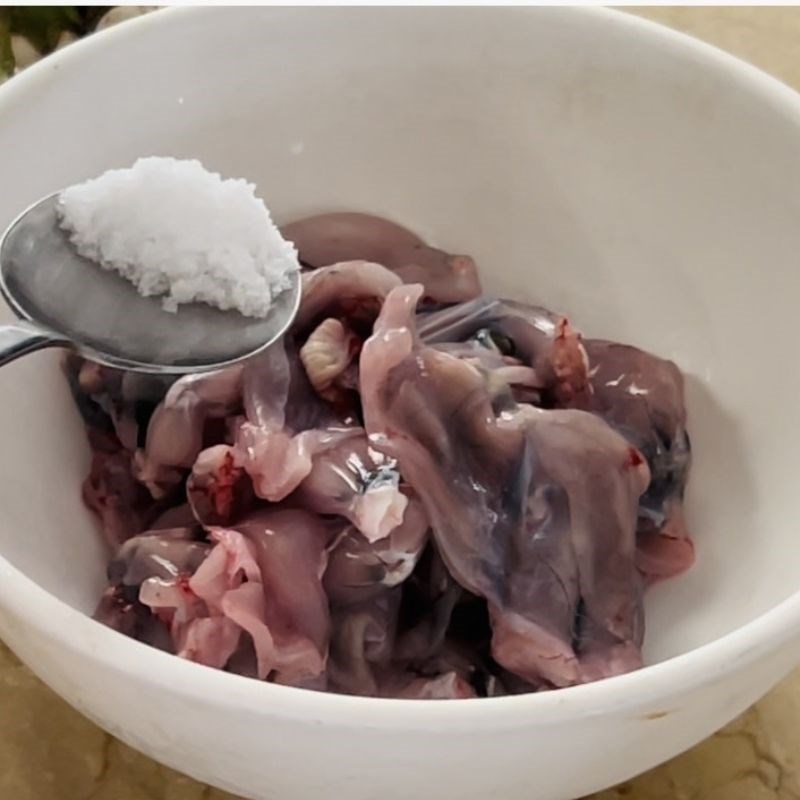Bước 1 Sơ chế các nguyên liệu Ếch om cà (công thức được chia sẻ từ người dùng)