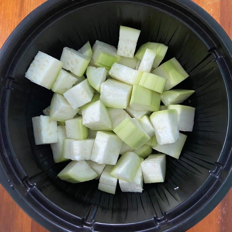 Bước 1 Sơ chế các nguyên liệu Canh bầu nấu tép khô