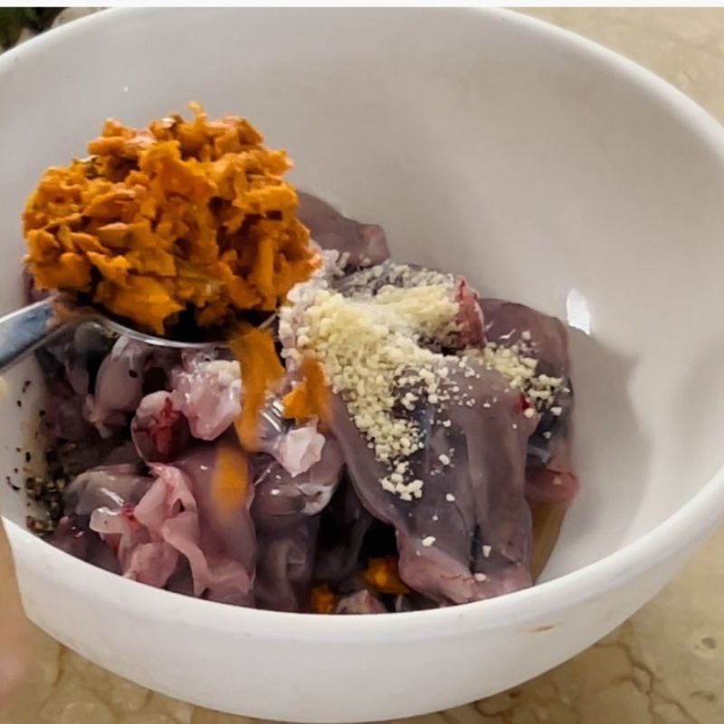 Bước 1 Sơ chế các nguyên liệu Ếch om cà (công thức được chia sẻ từ người dùng)