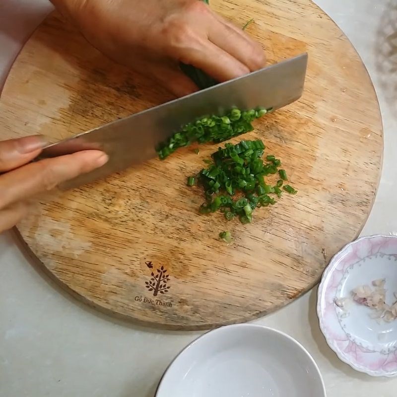 Bước 2 Sơ chế các nguyên liệu Cháo thịt băm trứng gà