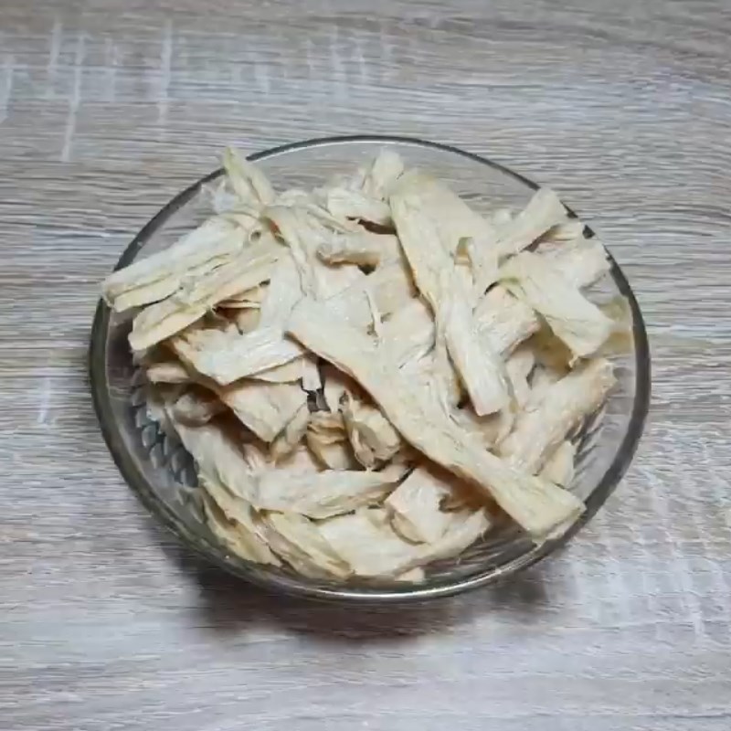 Bước 1 Sơ chế các nguyên liệu Gỏi bắp cải cà rốt sườn chay