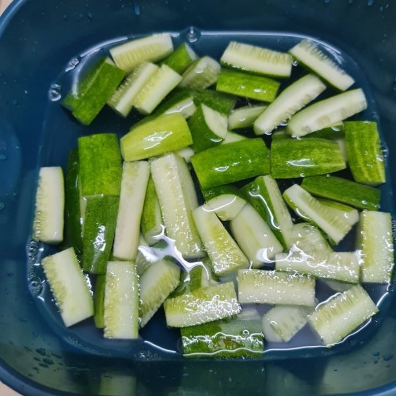 Bước 1 Sơ chế các nguyên liệu Lòng gà xào dưa leo