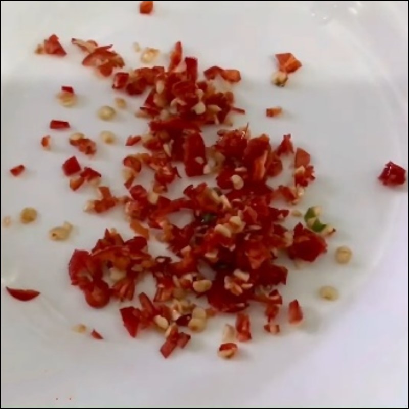 Bước 1 Sơ chế các nguyên liệu Nước sốt bò bánh tráng trộn
