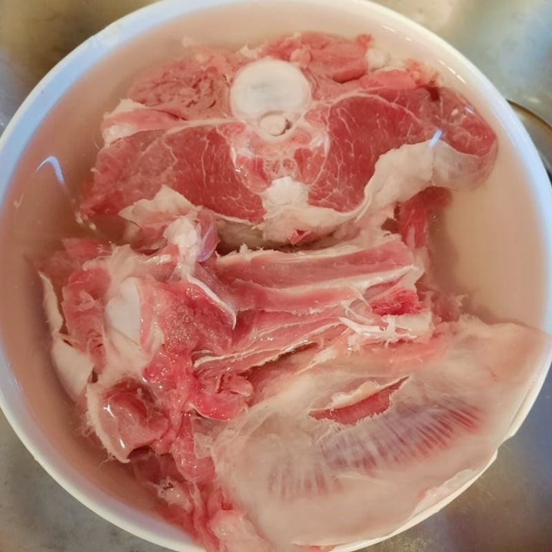 Bước 1 Sơ chế các nguyên liệu Thịt cừu hầm