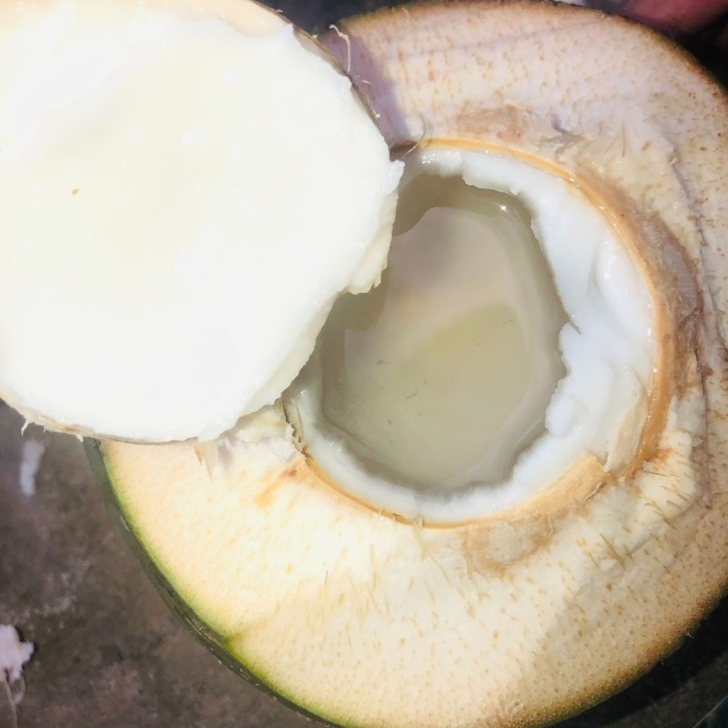 Bước 1 Sơ chế các nguyên liệu Cà phê nước dừa tươi