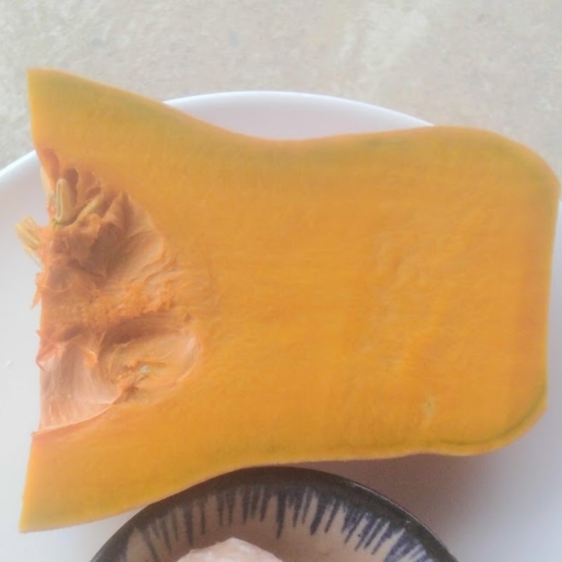 Bước 1 Sơ chế các nguyên liệu Canh bí đỏ thịt bằm (công thức được chia sẻ từ người dùng)