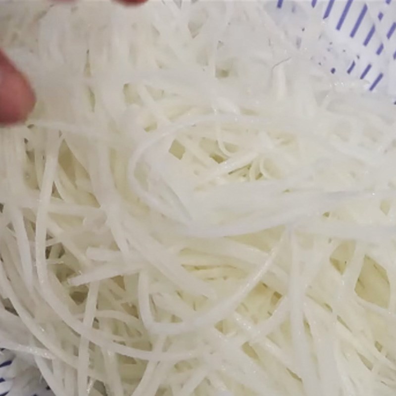 Bước 1 Sơ chế các nguyên liệu Bánh củ cải chiên giòn