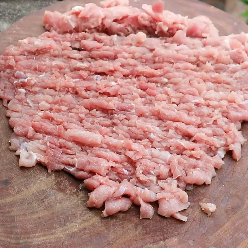 Bước 1 Sơ chế các nguyên liệu Bánh cuốn nhân thịt bằng bánh tráng