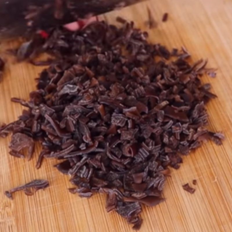 Bước 1 Sơ chế các nguyên liệu Bánh cuốn nhân thịt bằng bánh tráng