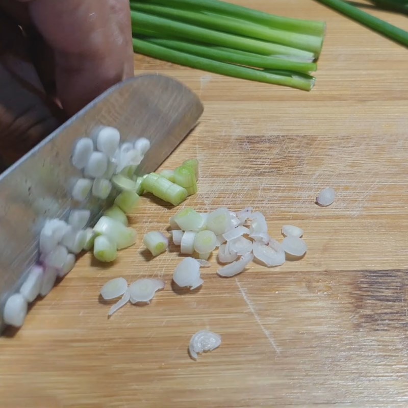 Bước 1 Sơ chế các nguyên liệu Cà tím chiên sốt nước tương