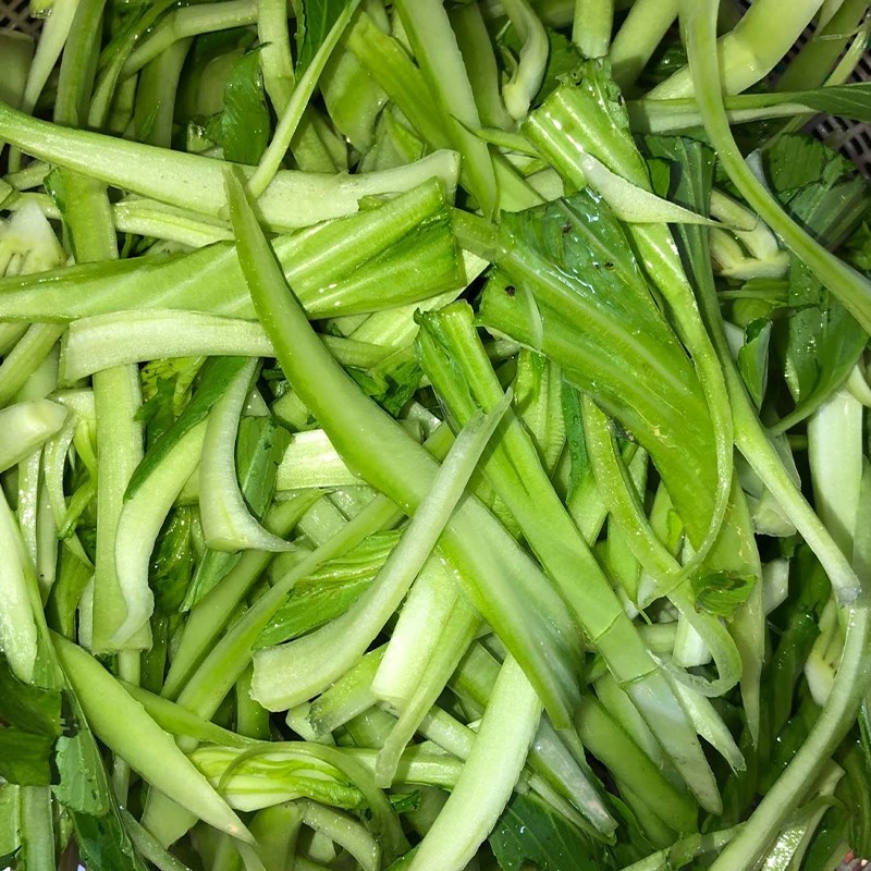 Bước 1 Sơ chế các nguyên liệu Mì xào chay bằng mì tươi