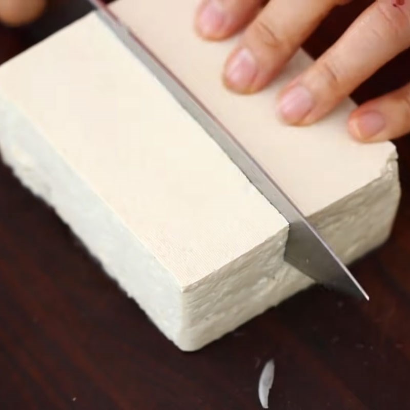 Bước 1 Sơ chế các nguyên liệu Canh kim chi cá ngừ ngâm dầu