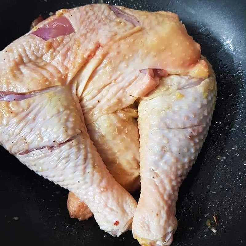 Bước 1 Sơ chế các nguyên liệu Gà hấp hành