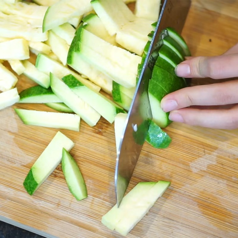Bước 2 Sơ chế các nguyên liệu Canh kim chi hải sản