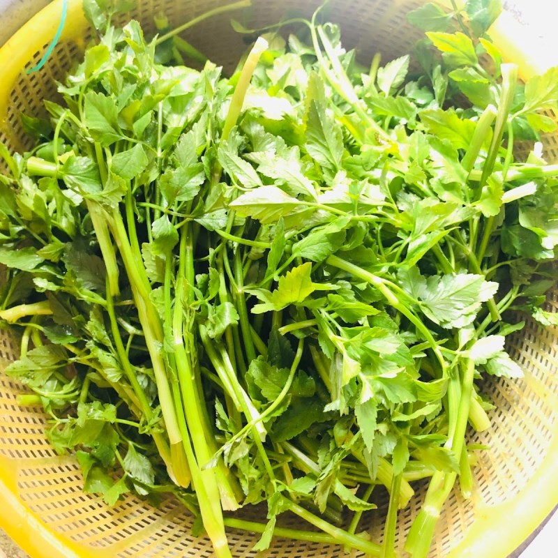 Bước 1 Sơ chế các nguyên liệu Canh rau cần nấu tôm