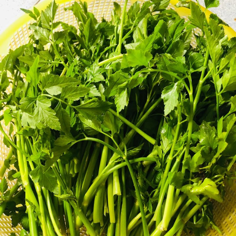 Bước 1 Sơ chế các nguyên liệu Canh rau cần nấu tôm