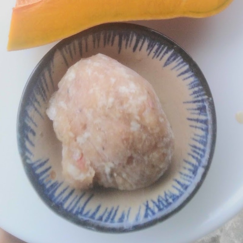 Bước 1 Sơ chế các nguyên liệu Canh bí đỏ thịt bằm (công thức được chia sẻ từ người dùng)