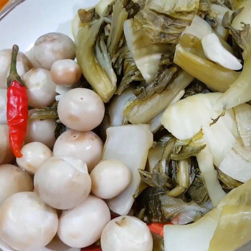 Bước 1 Sơ chế các nguyên liệu Giò heo hầm dưa cải chua cà pháo