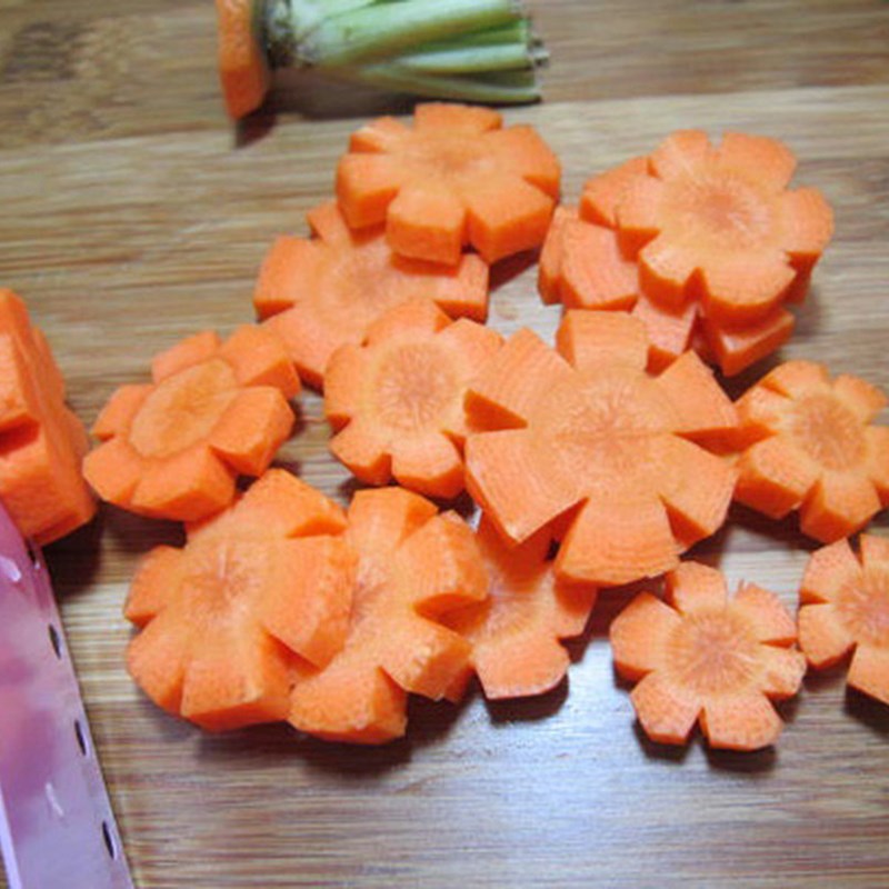 Bước 1 Sơ chế các nguyên liệu Canh gà hầm ngũ quả