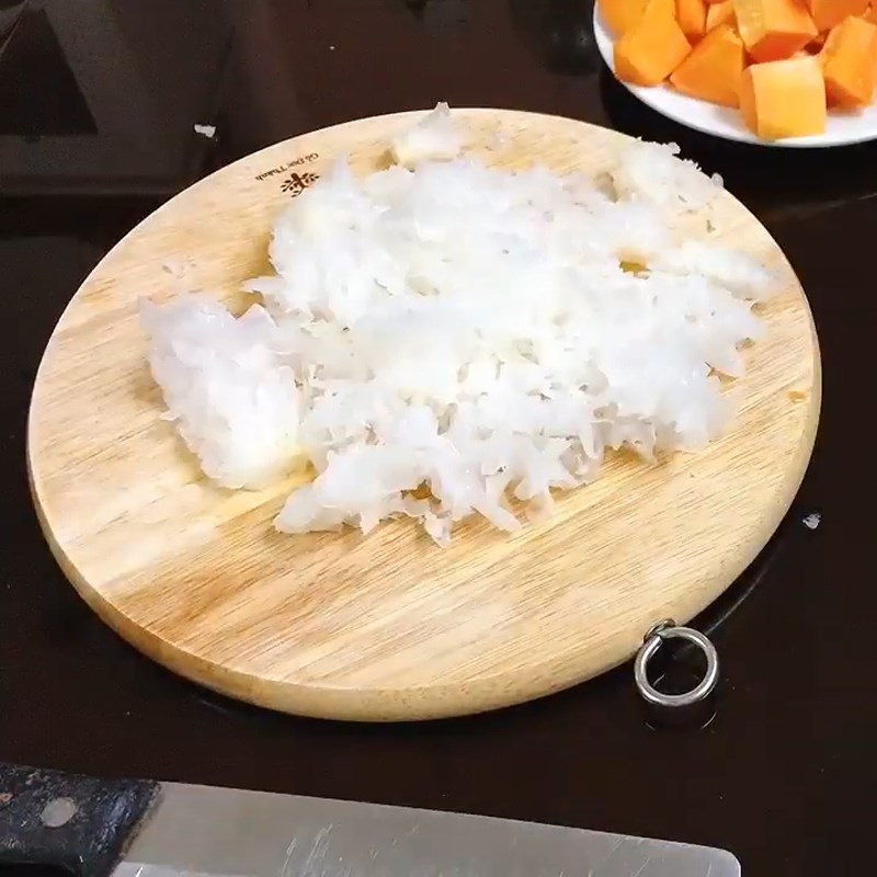 Bước 1 Sơ chế các nguyên liệu Chè đu đủ tiềm
