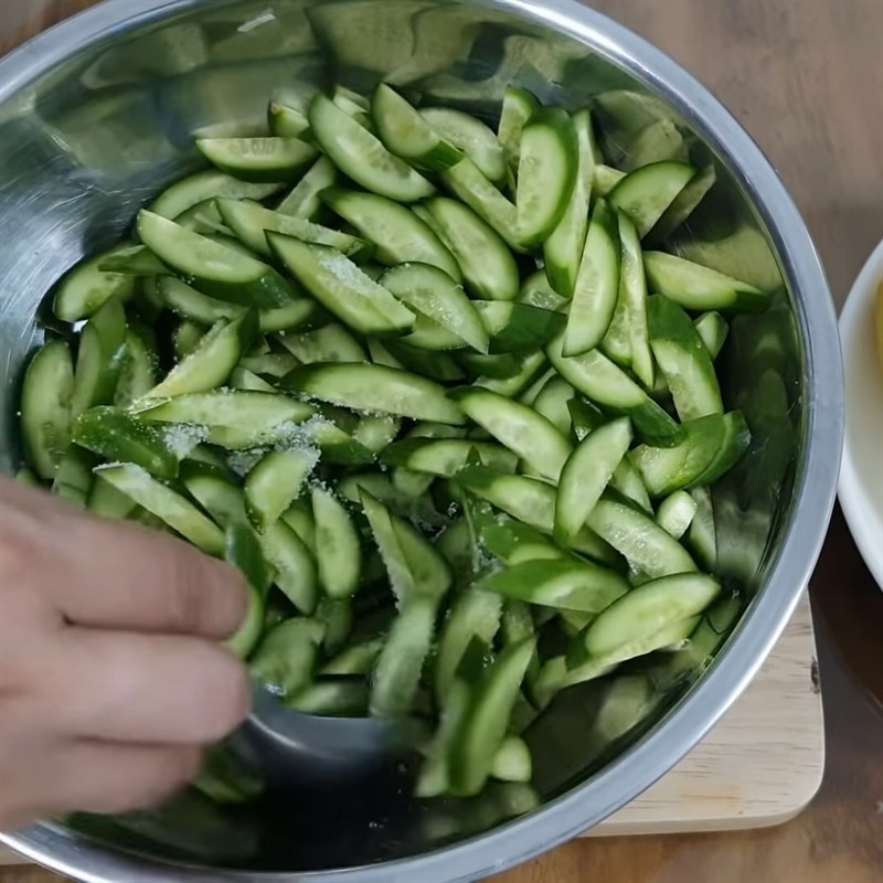 Bước 1 Sơ chế các nguyên liệu Gỏi dưa leo xoài xanh chay