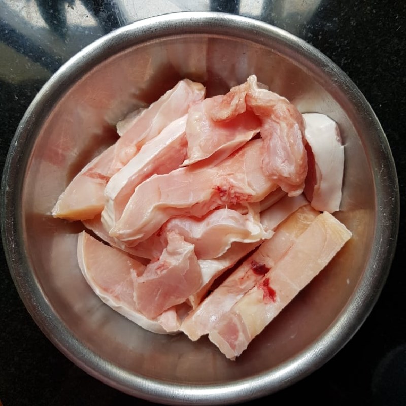 Bước 1 Sơ chế cá lăng chả cá Lã Vọng