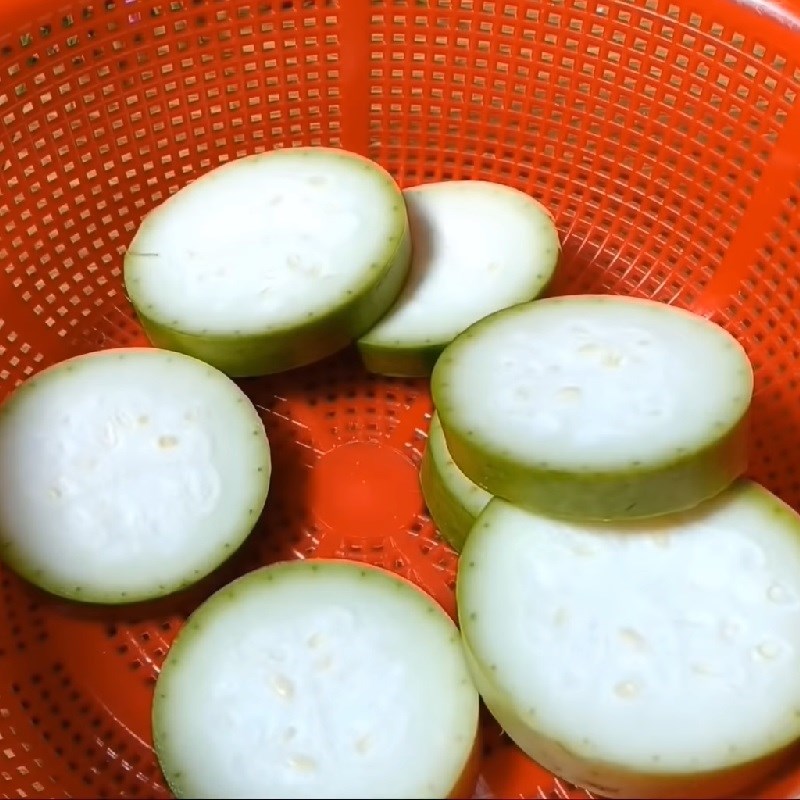 Bước 1 Sơ chế các nguyên liệu Bầu kho tiêu