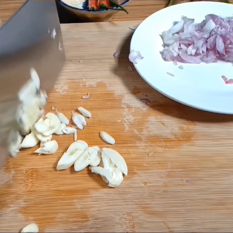 Bước 1 Sơ chế các nguyên liệu Bầu kho tiêu