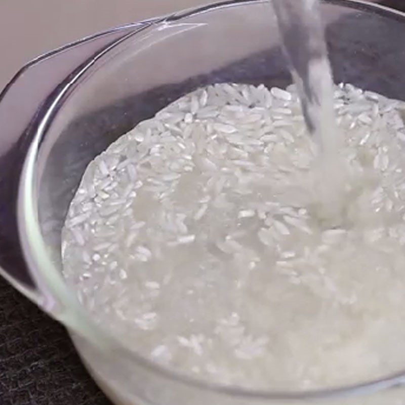 Bước 1 Sơ chế các nguyên liệu Cháo đậu xanh bí đỏ