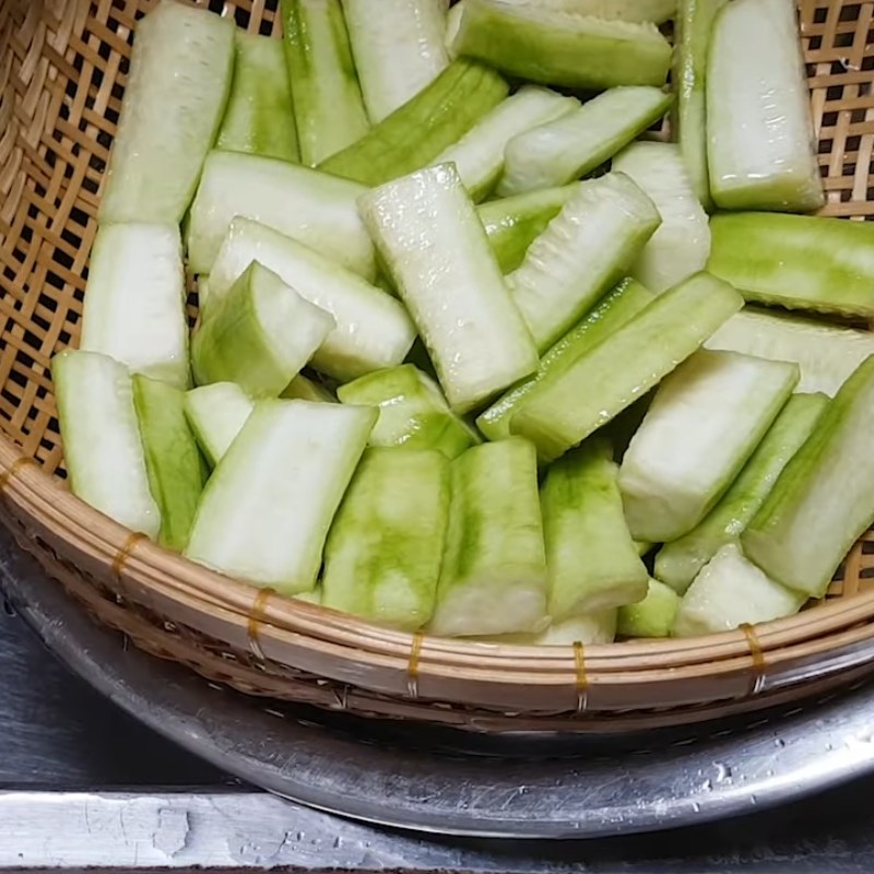 Bước 1 Sơ chế các nguyên liệu Mướp xào đậu hũ chay