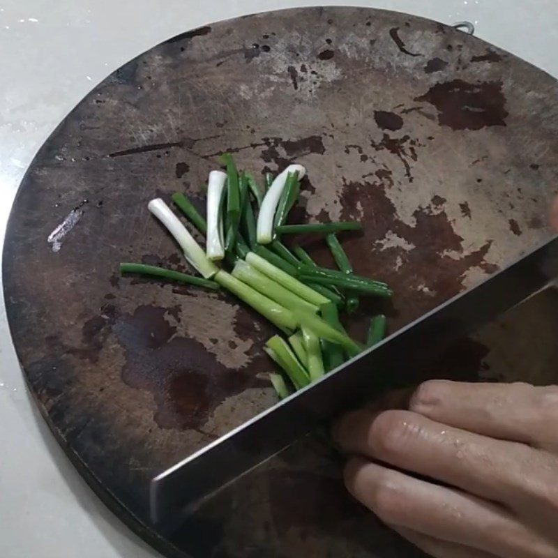 Bước 1 Sơ chế các nguyên liệu Đậu que xào cà chua