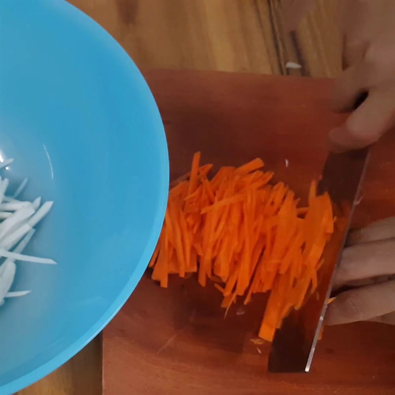 Bước 2 Sơ chế các nguyên liệu còn lại Kim chi su hào