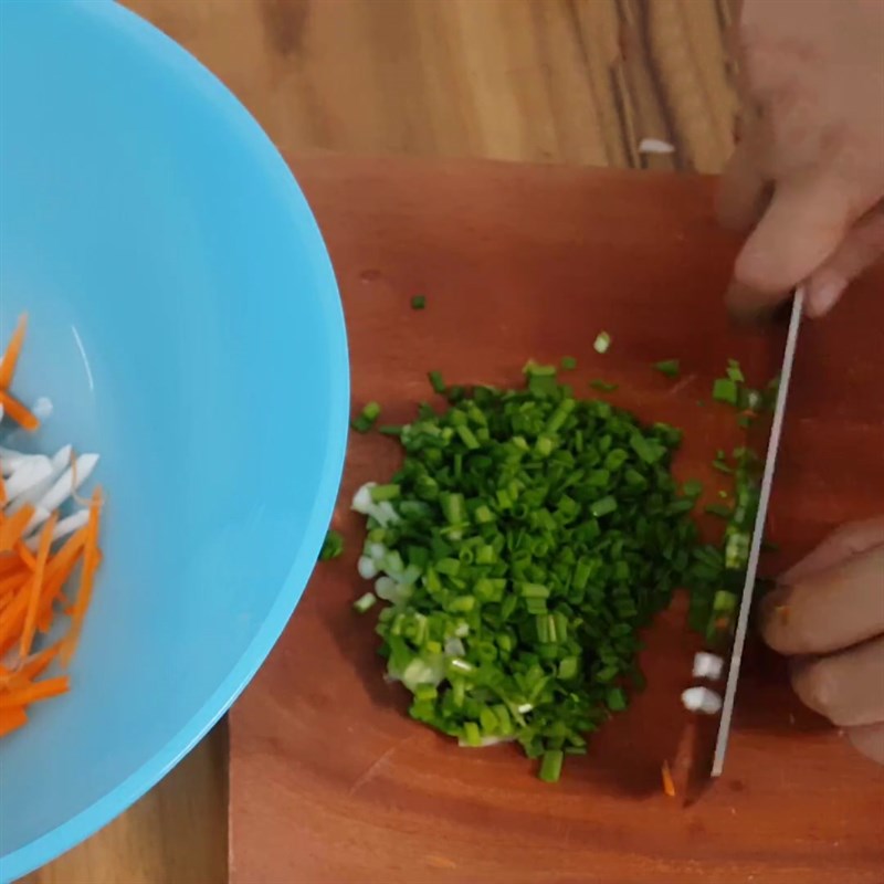 Bước 2 Sơ chế các nguyên liệu còn lại Kim chi su hào