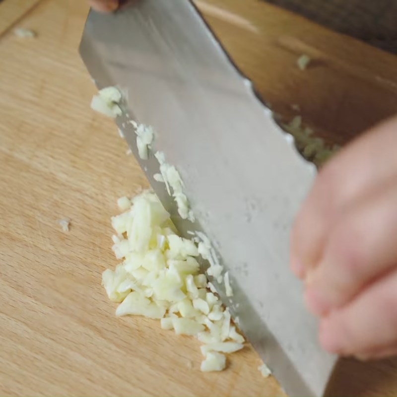 Bước 2 Sơ chế các nguyên liệu còn lại Canh kim chi đầu cá hồi