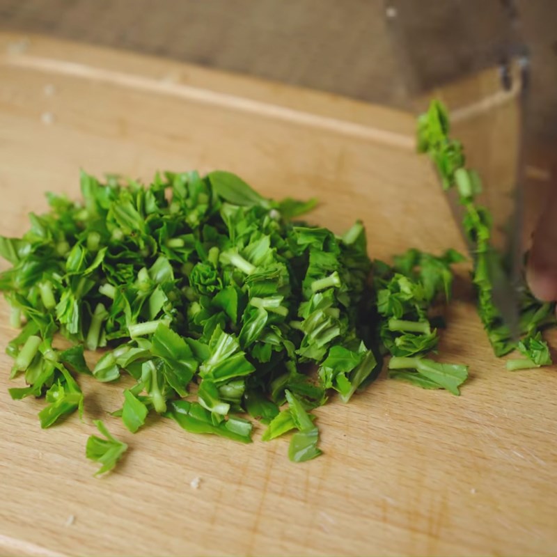Bước 2 Sơ chế các nguyên liệu còn lại Canh kim chi đầu cá hồi