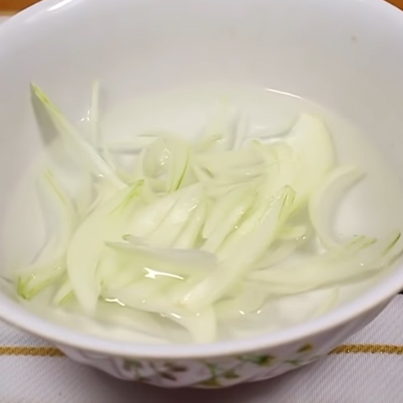 Bước 2 Sơ chế các nguyên liệu khác Cơm gà Phú Yên
