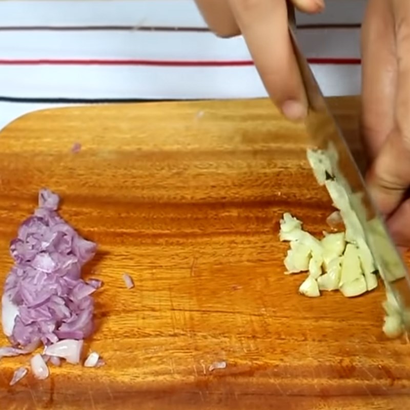Bước 2 Sơ chế các nguyên liệu khác Cơm gà Phú Yên