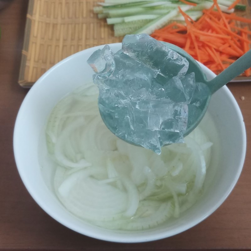Bước 2 Sơ chế các nguyên liệu khác Gỏi ức gà