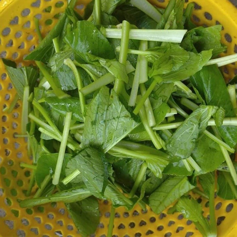 Bước 2 Sơ chế các nguyên liệu khác Canh cải ngọt thịt bằm