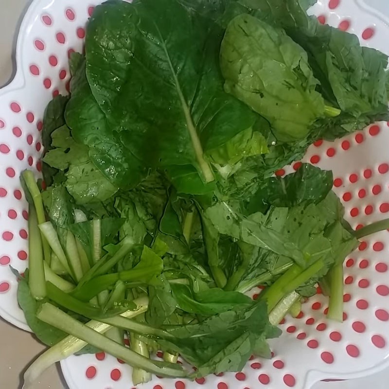 Bước 2 Sơ chế các nguyên liệu khác Lòng gà xào rau cải