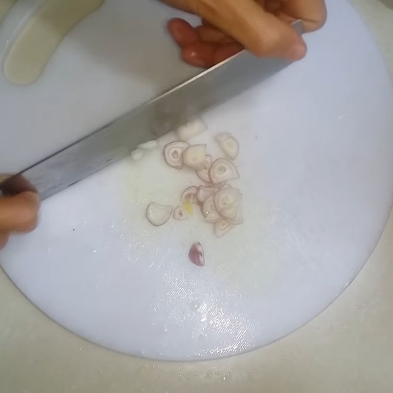 Bước 2 Sơ chế các nguyên liệu khác Lòng gà xào rau cải