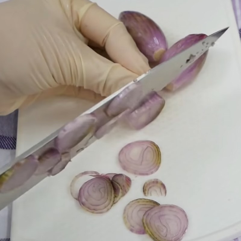 Bước 2 Sơ chế các nguyên liệu khác Gỏi bò rau răm