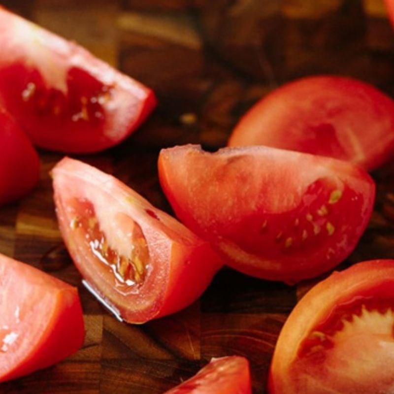 Bước 2 Sơ chế các nguyên liệu khác Canh chua đầu cá hồi (công thức được chia sẻ từ người dùng)