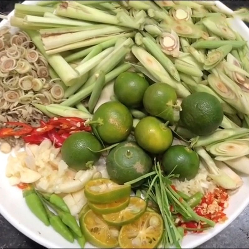 Bước 2 Sơ chế các nguyên liệu khác Ốc hấp sả nước cốt dừa