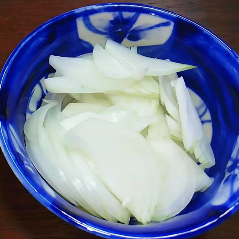 Bước 2 Sơ chế các nguyên liệu khác Gỏi bắp cải cà rốt chay